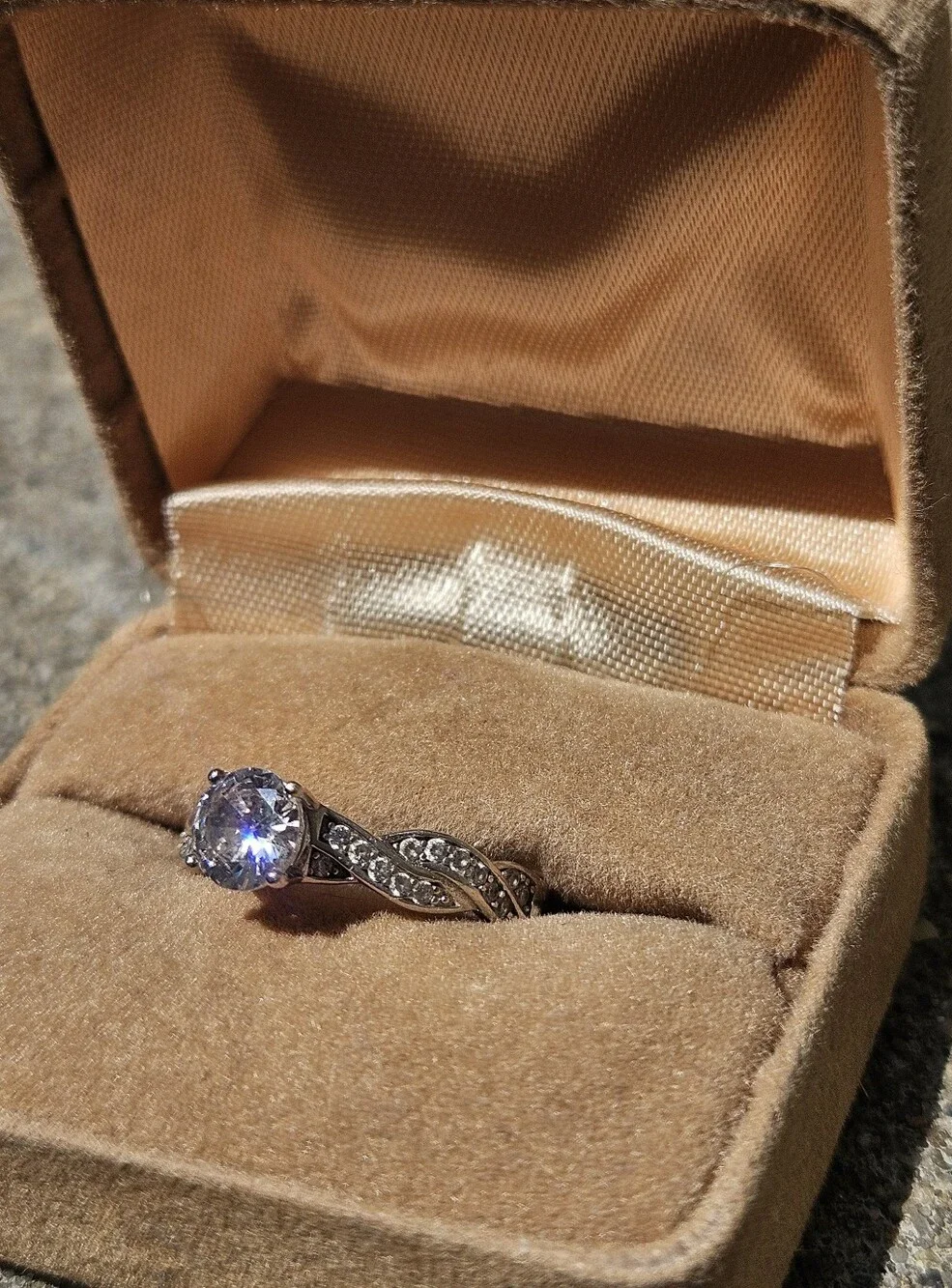 Sterling Silver Solitaire Cubic Zirconia Twist Ring✨️ Size 8
